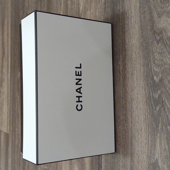 Authentic Chanel Gift box - Picture 10 of 10
